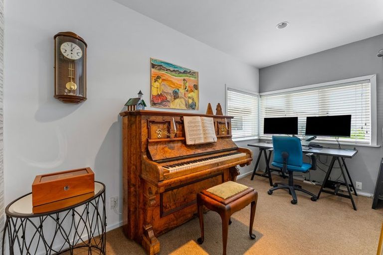 Photo of property in 15 Seaview Road, Castor Bay, Auckland, 0620