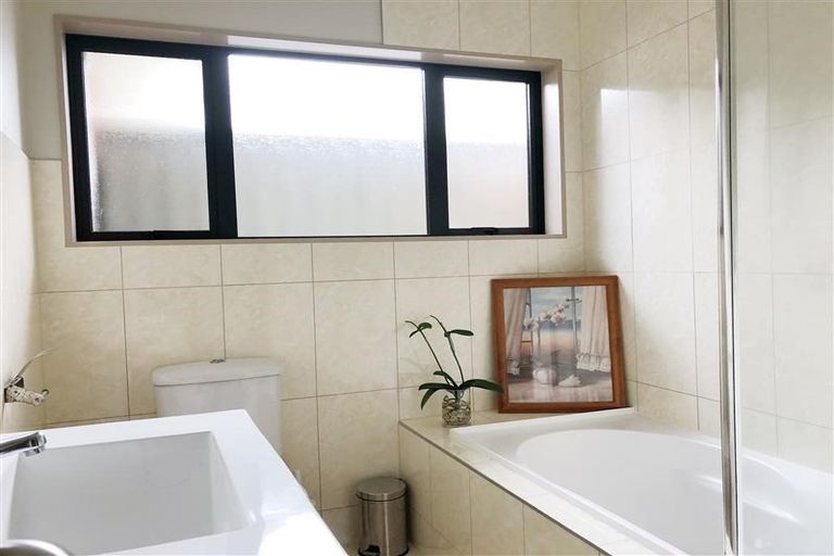 Photo of property in 318 Triangle Road, Massey, Auckland, 0614