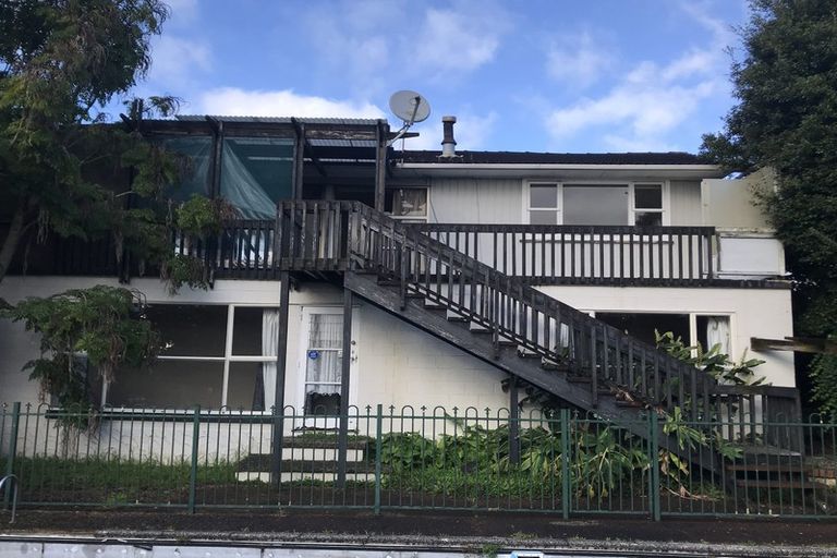 Photo of property in 32 Royal Road, Massey, Auckland, 0614