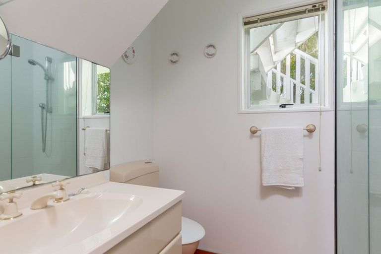 Photo of property in 32 Seaview Crescent, Picton, 7220