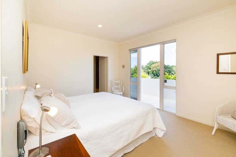 Photo of property in 6 Roslyn Road, Bluff Hill, Napier, 4110