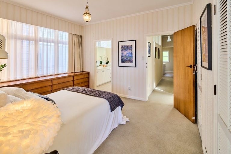Photo of property in 338 Oriental Parade, Oriental Bay, Wellington, 6011