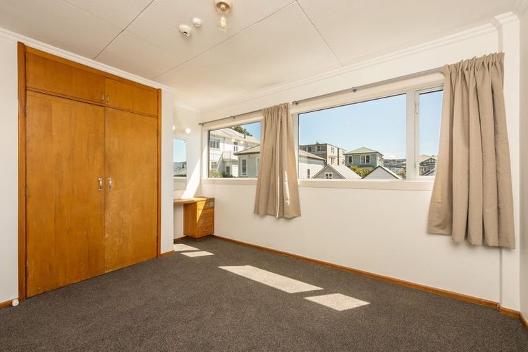 Photo of property in Victoria Court, 11/4 Queen Street, Mount Victoria, Wellington, 6011