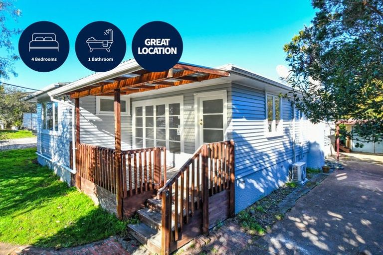 Photo of property in 20 Chilcott Road, Henderson, Auckland, 0612