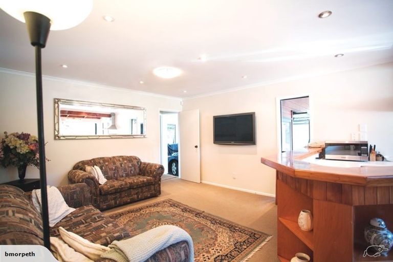 Photo of property in 72 Crows Road, Swanson, Auckland, 0614