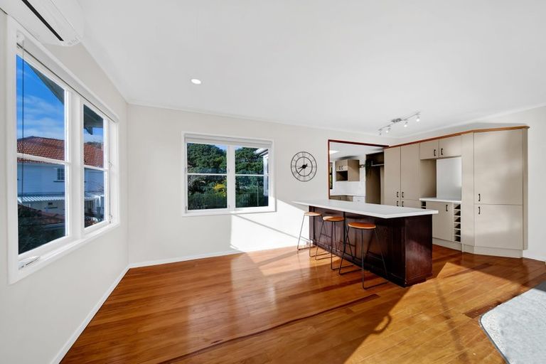 Photo of property in 1 Williams Avenue, Hawera, 4610