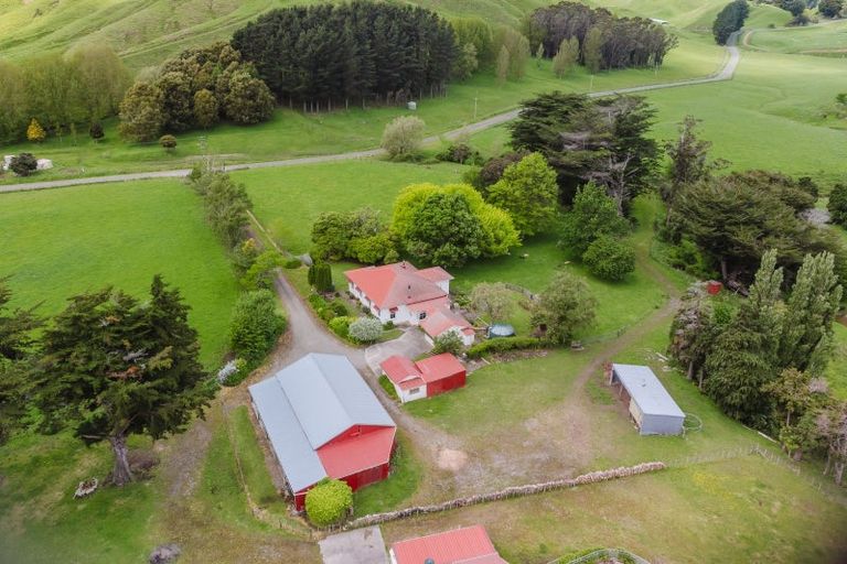 Photo of property in 300 Hinemoa Valley Road, Kaitawa, Pahiatua, 4981