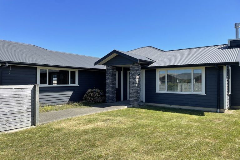 Photo of property in 89 Johnstone Drive, Fitzherbert, Palmerston North, 4410