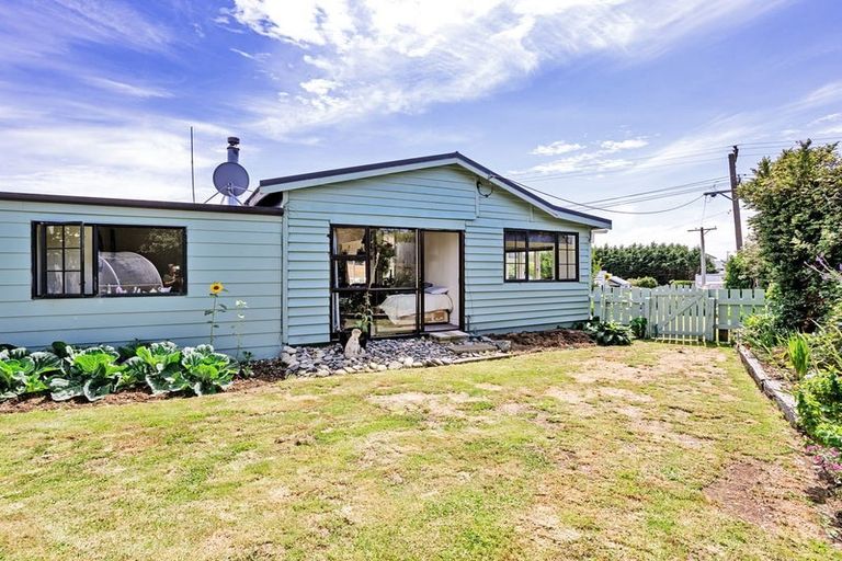 Photo of property in 3 Morton Street, Tuatapere, 9620