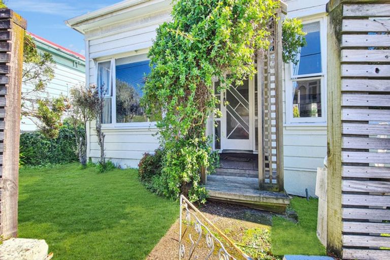 Photo of property in 76 Wallace Street, Mount Cook, Wellington, 6021