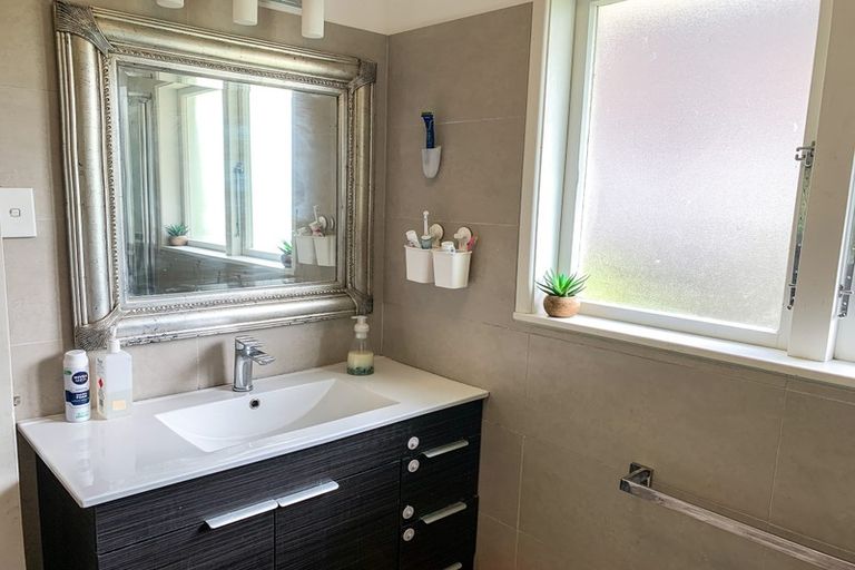 Photo of property in 44 Rimutaka Place, Titirangi, Auckland, 0604