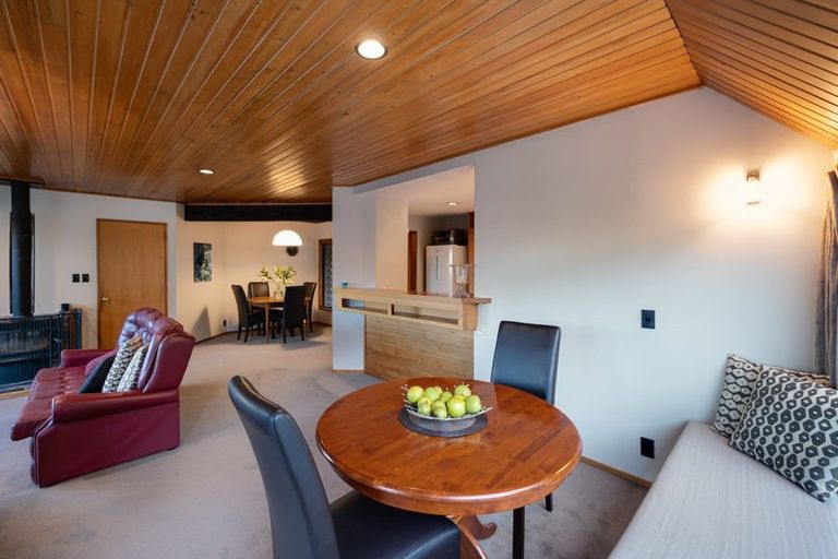 Photo of property in 10 Lordens Place, Fernhill, Queenstown, 9300