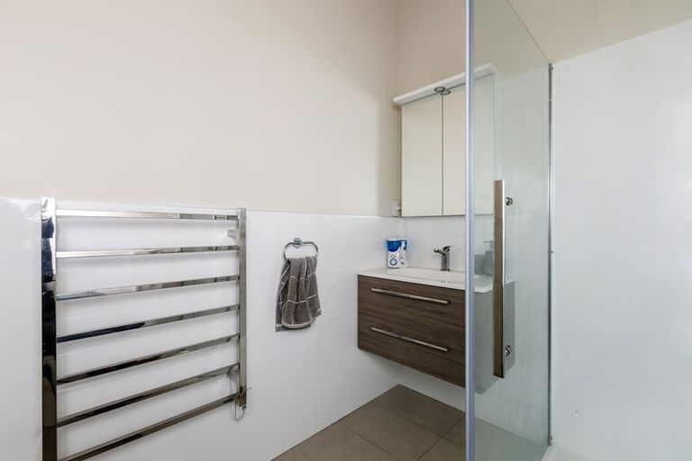 Photo of property in 61b Stanley Road, Stanley Point, Auckland, 0624