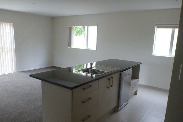 Photo of property in 22 Popokatea Drive, Takanini, 2112