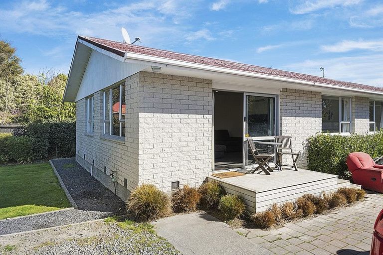 Photo of property in 2/64 Crofton Road, Harewood, Christchurch, 8051