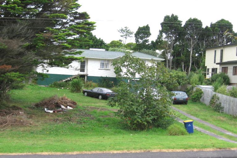 Photo of property in 106 Millbrook Road, Sunnyvale, Auckland, 0612