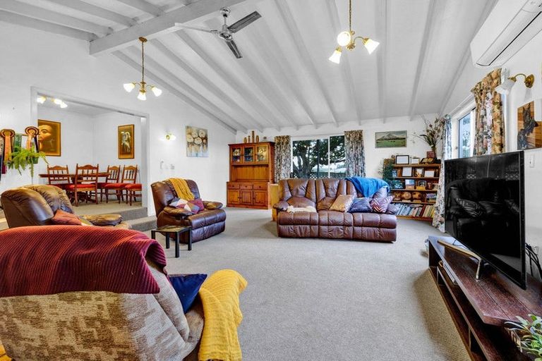 Photo of property in 15 Gilbert Street, Kakaramea, Patea, 4598