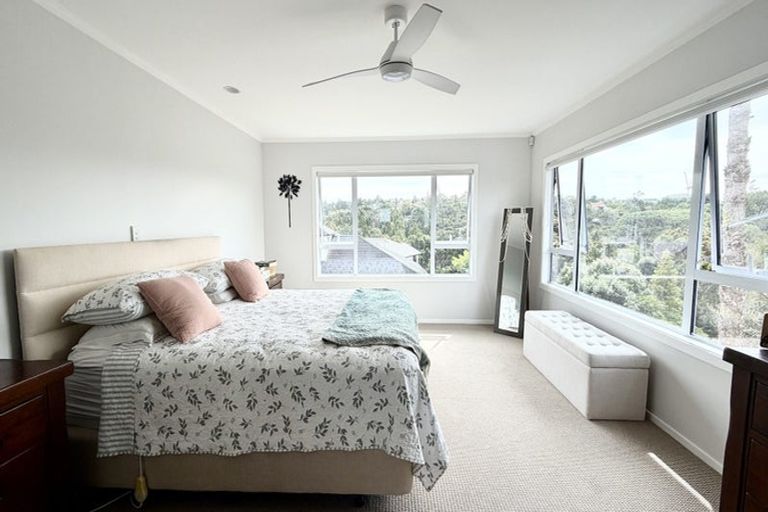Photo of property in 42 Ravenstone Place, Chatswood, Auckland, 0626
