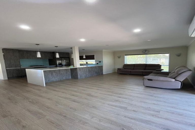 Photo of property in 6 Arrowsmith Drive, Clover Park, Auckland, 2019