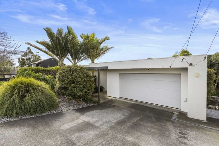 Photo of property in 127 Mellons Bay Road, Mellons Bay, Auckland, 2014