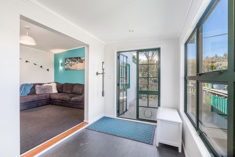 Photo of property in 284 Vipond Road, Stanmore Bay, Whangaparaoa, 0932