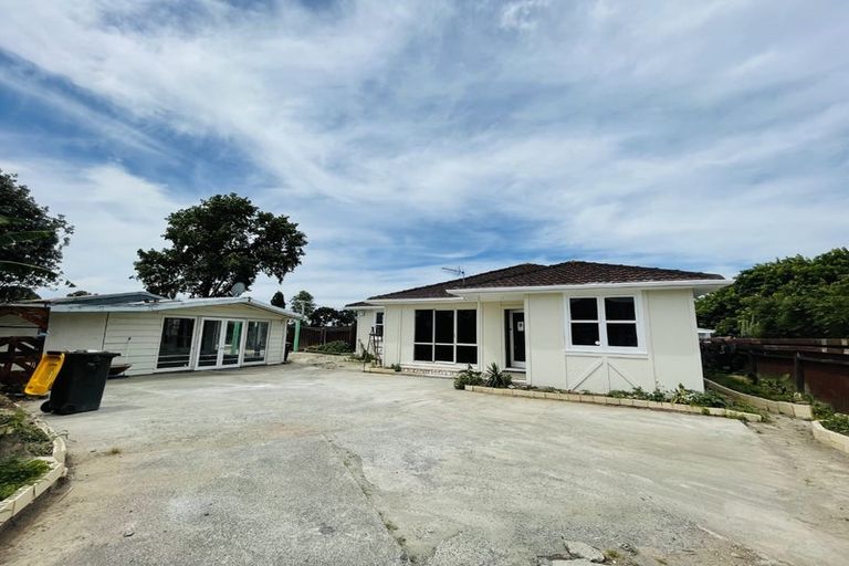 Photo of property in 1/26 Caravelle Close, Mangere, Auckland, 2022