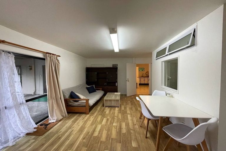 Photo of property in 211 Chelsea View Drive, Chatswood, Auckland, 0626