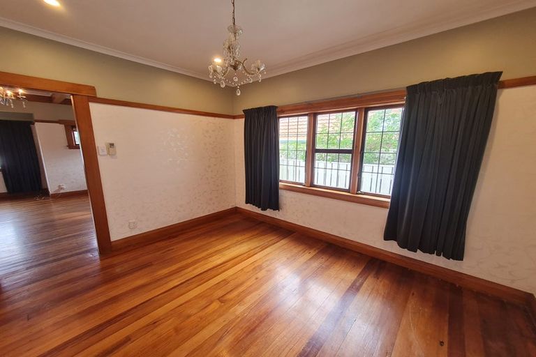 Photo of property in 17 Saint Michaels Crescent, Kelburn, Wellington, 6012