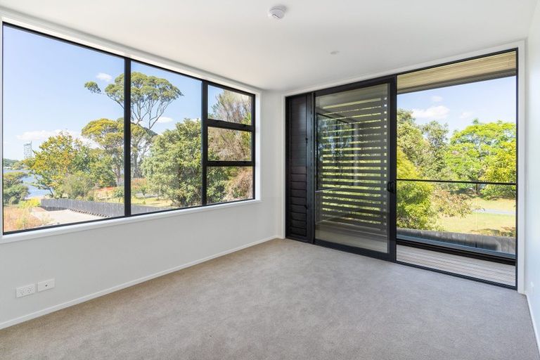 Photo of property in 14 Macbeth Court, Milford, Auckland, 0620