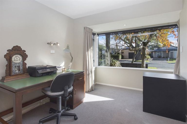 Photo of property in 53 Sayers Crescent, Ilam, Christchurch, 8041