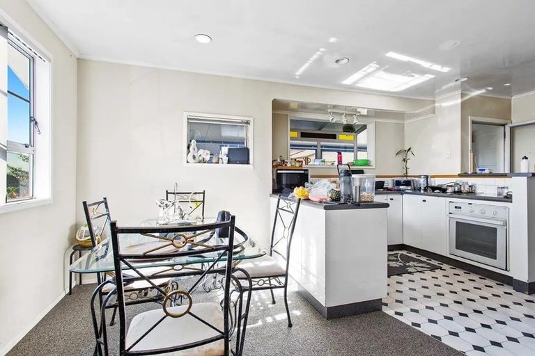 Photo of property in 21 Sikkim Crescent, Clover Park, Auckland, 2019