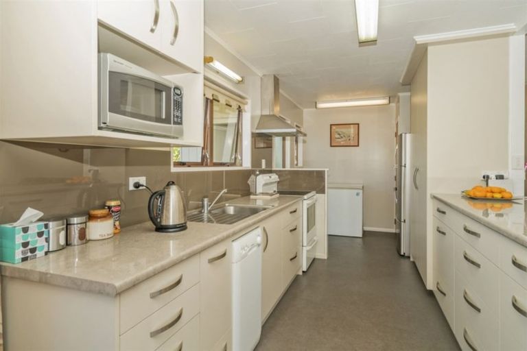 Photo of property in 33 Cook Drive, Whitianga, 3510