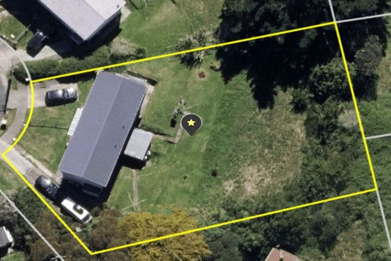 Photo of property in 8a-8b Devon Place, Cannons Creek, Porirua, 5024