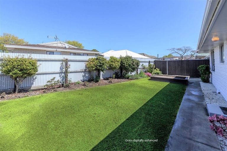Photo of property in 1/450a Harewood Road, Harewood, Christchurch, 8051