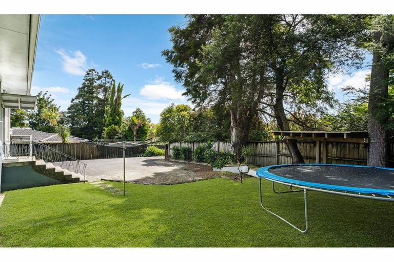 Photo of property in 12 Havelle Avenue, Titirangi, Auckland, 0604