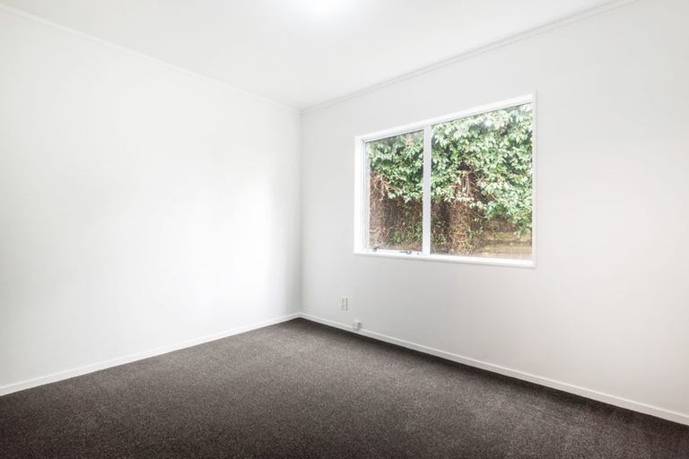 Photo of property in 2/7 Taurus Crescent, Beach Haven, Auckland, 0626