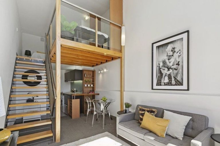 Photo of property in Urbane Apartments, 27/29 Webb Street, Mount Cook, Wellington, 6011