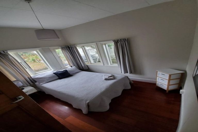 Photo of property in 56 Freyberg Street, Lyall Bay, Wellington, 6022