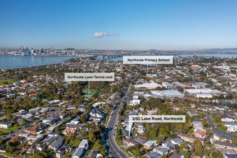 Photo of property in 1/92 Lake Road, Northcote, Auckland, 0627
