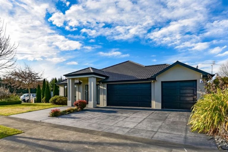 Photo of property in 94 Rothesay Road, Parklands, Christchurch, 8083