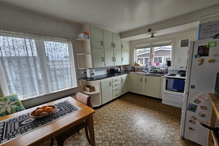 Photo of property in 111 Wallace Road, Mangere Bridge, Auckland, 2022