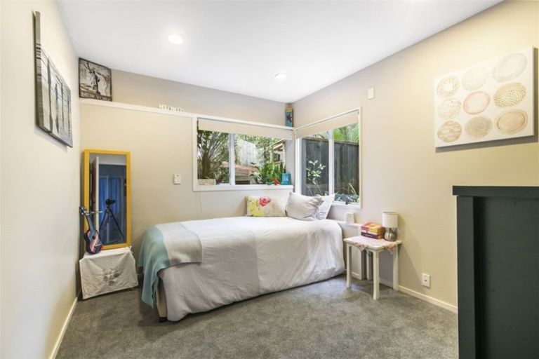 Photo of property in 2/52 Fowler Street, Northcote, Auckland, 0627