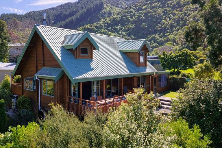 Photo of property in 6 Valley Road, Goose Bay, Kaikoura, 7374