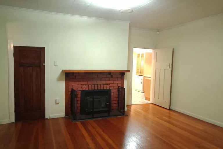 Photo of property in 18 Selwyn Road, Hospital Hill, Napier, 4110