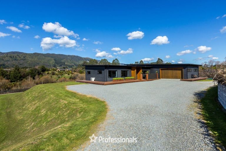 Photo of property in 49 Mount Marua Drive, Maymorn, Upper Hutt, 5018