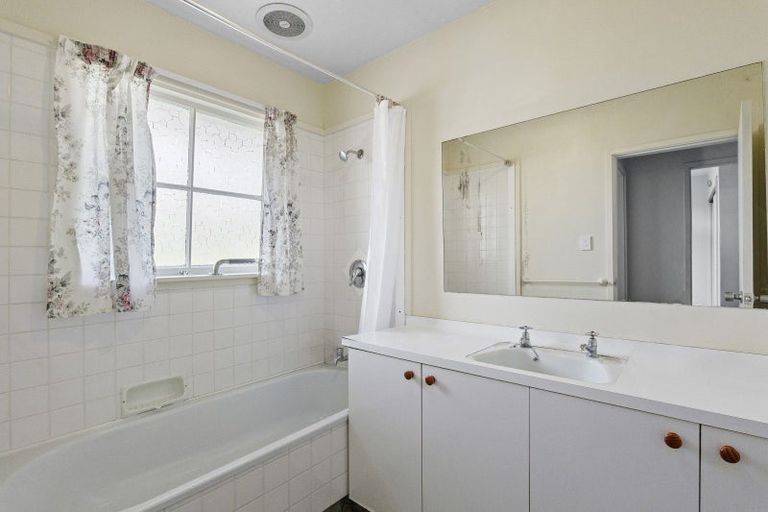 Photo of property in 1/2a Chilcombe Street, Ilam, Christchurch, 8041