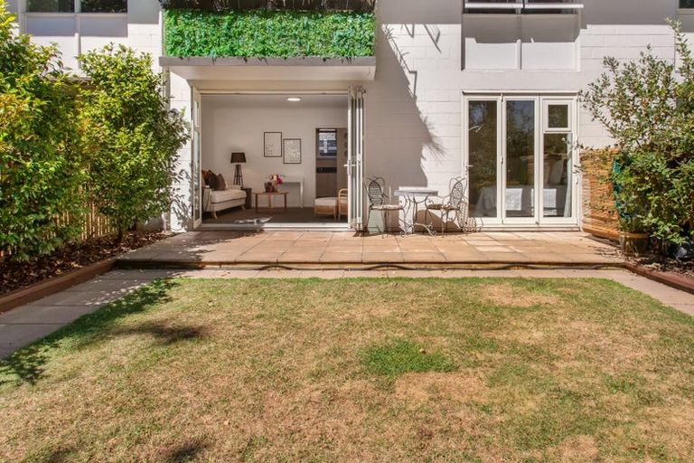 Photo of property in 2/78 Holly Road, St Albans, Christchurch, 8014