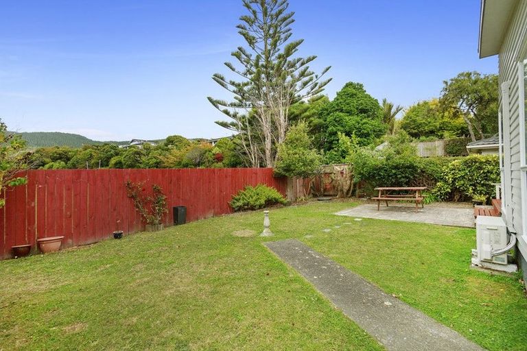 Photo of property in 9 Redwood Avenue, Tawa, Wellington, 5028