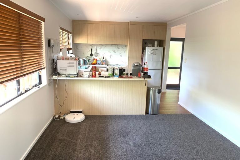 Photo of property in 1/1018 East Coast Road, Fairview Heights, Auckland, 0630