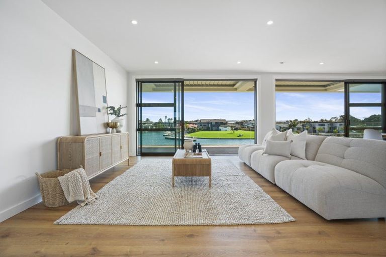 Photo of property in 21 Fred Carr Place, One Tree Point, 0118